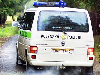 Pi zadrení voják spolupracovali vojentí policisté.