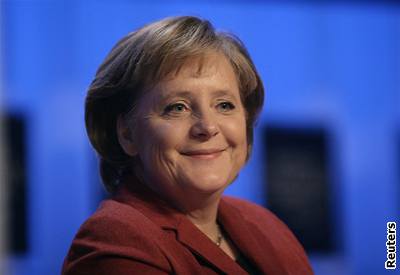 Angela Merkelová do poslední chvíle pesvduje evropské kolegy, e nová unijní smlouva je nutná.