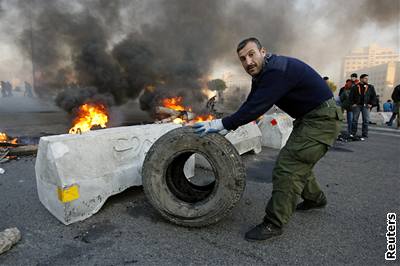 Za protesty proti vlád stojí militantní strana Hizballáh.