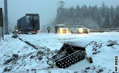 Policisté vyetují nehodu dvou kamion