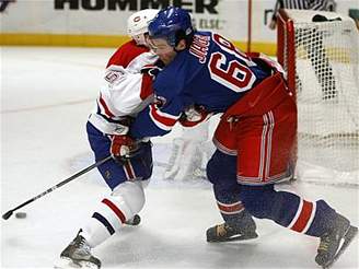 Rangers - Montreal: Jágr (vpravo) a Bouillon