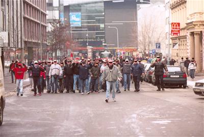 Hooligans Slavie se nedávno poprali i v centru Prahy. Ilustraní foto.
