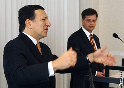 Premiér Balkenende (vpravo) se éfem Evropské komise Barrosem.
