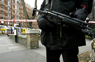 Jedna nálo v dopisu vybuchla u v pondlí v centru Londýna