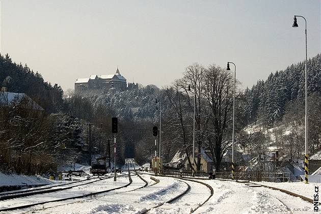 Nedvdice, nádraí. Nahoe Perntejn.