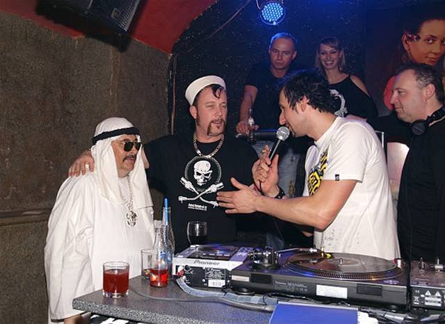DJ Uwa a DJ Lucaso s arabským ejchem Mohamedem 