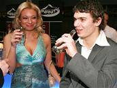 Anno 2006 - Lucie Borhyová výjimen nedorazila s pítelem Alanem, ale se svým bratrem 