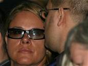 Poh�eb Karla Svobody ve stra�nickém krematoriu - d�ti Karla Svobody z prvního man�elství Jana a Petr