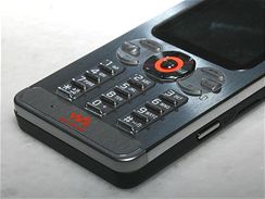 Sony Ericsson W880i živě