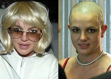 Britney Spearsová na svou holou lebku pyná není, a proto si ihned nasadila blonatou paruku