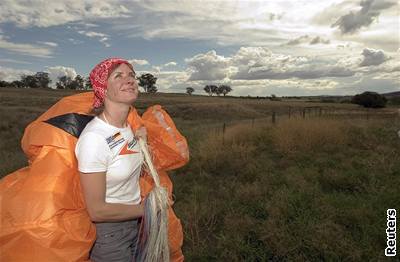 Ewa Wisnierská sleduje australskou oblohu, kde málem pila o ivot.
