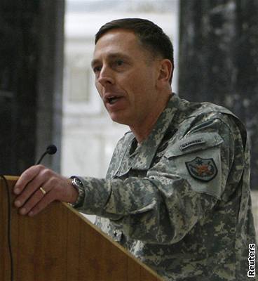 David Petraeus dohlíel na výcvik a výzbroj iráckých bezpenostních sloek