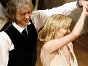 Hereka Sharon Stone pi tanci se zpvákem Bobem Geldofem