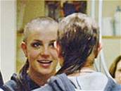 Britney Spearsová v kadenickém salonu Esther´s Haircutting Studio v 