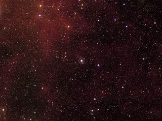Hvězdná soustava s exoplanetou HD 209458b (jasný bod zhruba uprostřed)