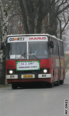 Legendární autobus brázdil esko-slovenské silnice tém ticet let.