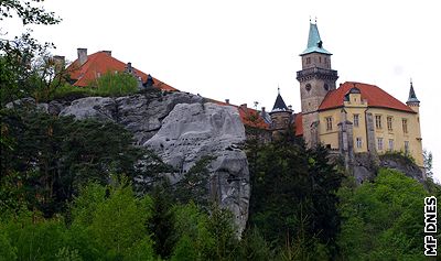 Vyhlídka na Hrubé Skále, odkud se mu zítil.