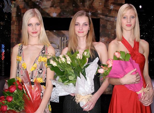 vítzná trojice dívek soute Elite Model Look: zleva druhá Teresa Teglgaardová z Dánska, první Denisa Dvoáková z eska a tetí Malin Ljungbergová ze védska 