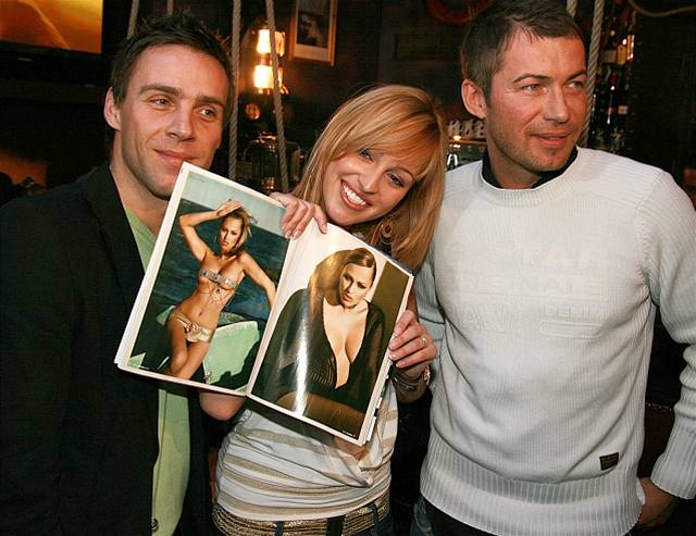 Boek Slezáek (vpravo), Roman Vojtek a Renata Langmannová, která ukazuje své erotické fotky v nejnovjím magazínu Playboy