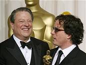 Oscar - Al Gore a Davis Guggenheim s cenou za nejlep�í dokument