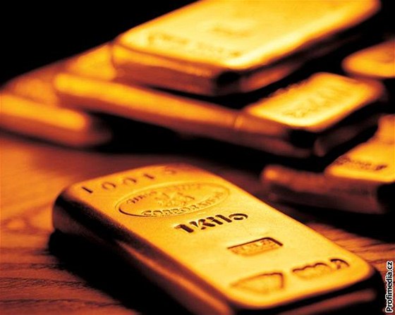 Kdo chce spořit maximálně bezpečně, ať nakoupí zlato, radí ekonom Svoboda.