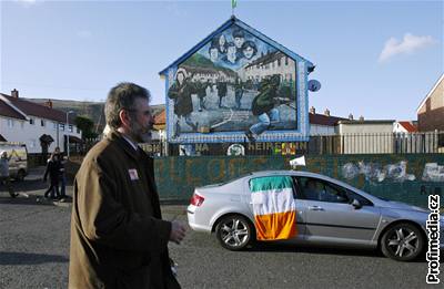 éf republikánské strany Sinn Fein Gerry Adams.