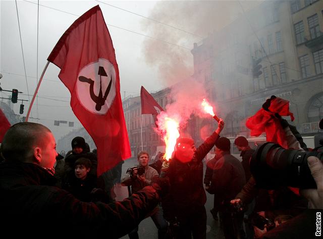 Podle organizátor protestovalo proti Putinovi pt tisíc lidí. Na Rusko je to hodn