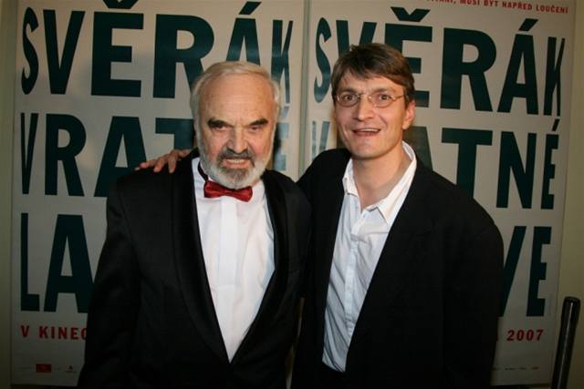 Zdenk a Jan Svrákovi na premiée svého filmu Vratné lahve
