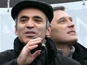 Kasparov skonil bhem nedávných demonstrací proti Putinovi ve vzení.