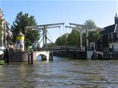 Typický zvedací most - Amsterdam - Holandsko