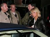 Policie odebrala Paris Hiltonové nejen vz Bentley, ale i propadlý idiský prkaz