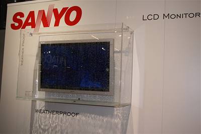 LCD televizor Sanyo odolá vtru deti