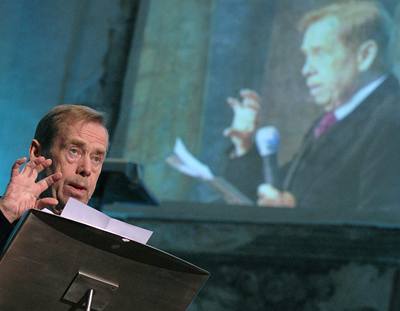 Václav Havel na spoleenském setkání k 30. výroí Charty 77.