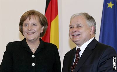 Nmecká kancléka Angela Merkelová s polským prezidentem Lechem Kaczynskym bhem oficiální návtvy Polska.
