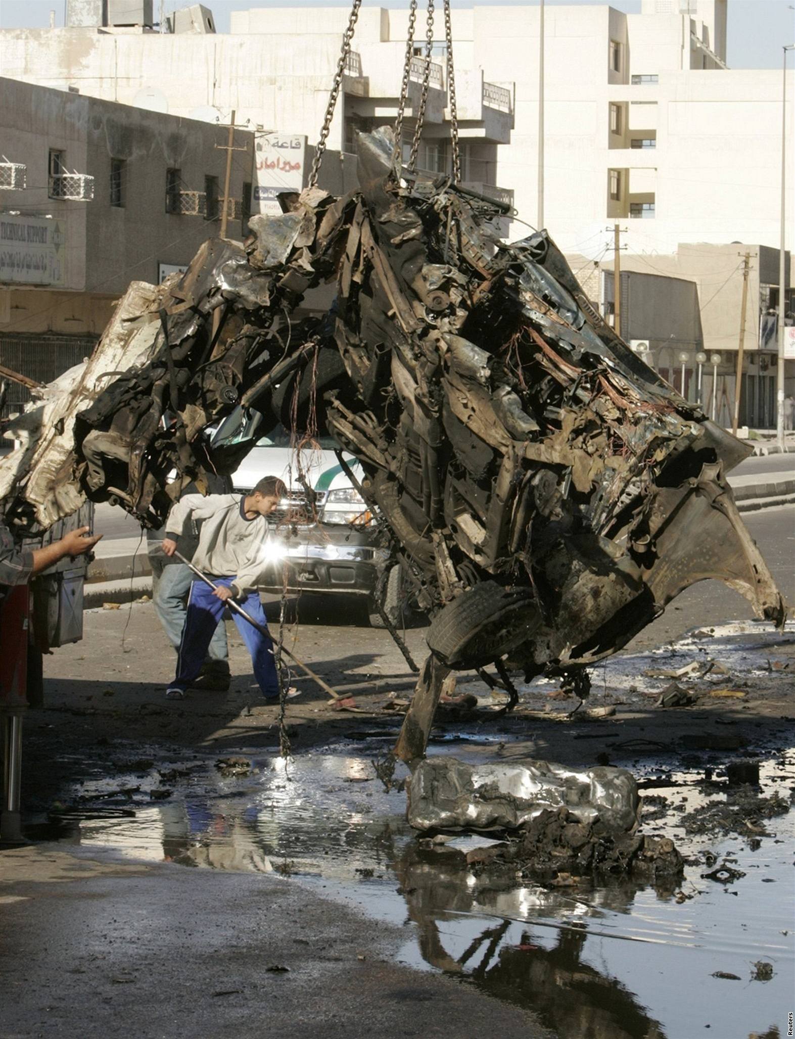 Ve východní ásti Bagdádu explodovala nálo umístná v automobilu