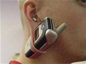 Mobil v uchu