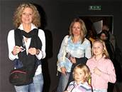 Miss Kate�ina Sto�esová s kamarádkou a jejími d�tmi 
