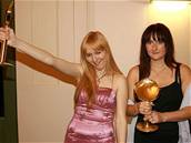 Ceny Týtý 2006 - dcera Karla Gotta Lucie (vlevo) se svou matkou Ivetou Kolá�ovou