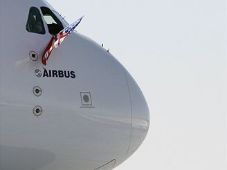 Airbus A380 po pistn na mezinrodnm letiti JFK v New Yorku