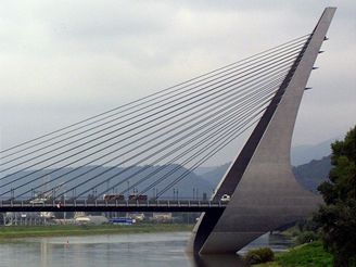 Mariánský most, na který firma Vítkovice dodala konstrukci, získal v roce 1999 prestiní cenu