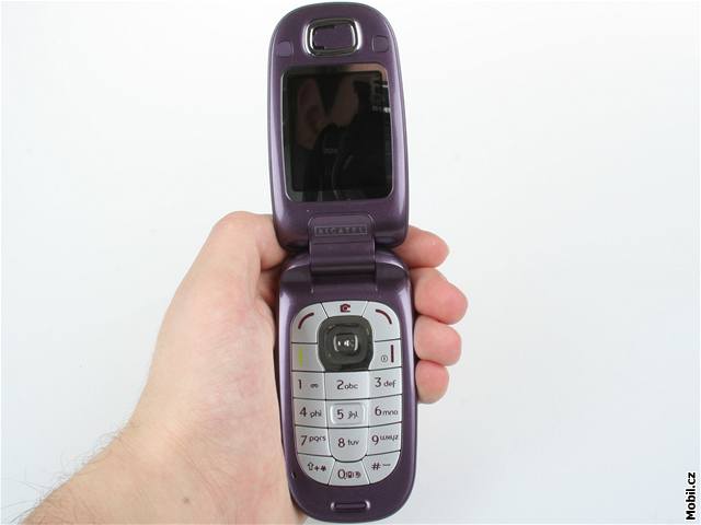 Alcatel OT-635 a OT-630 (vpravo)