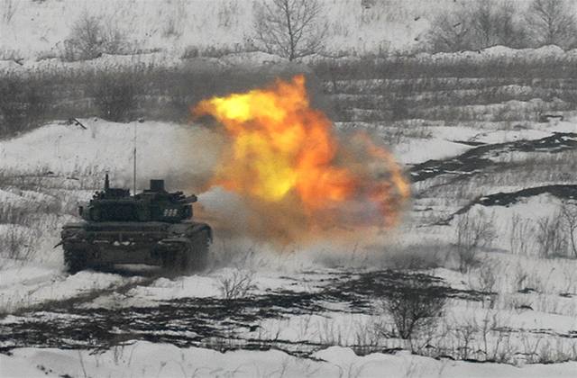 Ostré stelby tankist - Modernizovaný tank T-72M4 CZ palí ostrou municí ve...