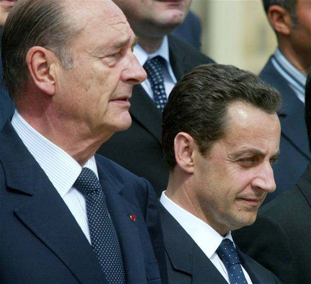 Jacques Chirac oznámil, e podpoí kandidaturu Nicolase Sarkozyho. Vztahy obou politik jsou víc ne komplikované