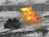 Ostr� st�elby tankist� - Modernizovan� tank T-72M4 CZ pal� ostrou munic� ve...