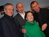 Sté vydání poadu Uvolnte se, prosím - Jan Kraus se svou matkou Boenou a bratry Ivanem (vpravo) a Michaelem (vlevo)