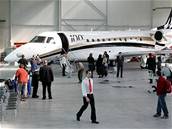 Soukromým tryskáem typu Embraer Legacy 600 se pochlubila firma ABS Jets miliardáe Patrika Tkáe. Koho bude vozit, spolenost tají.