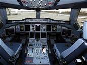Pilotní kabina letadla Airbus A380 