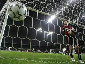 AC Milán dostal gól, Andrea Pirlo