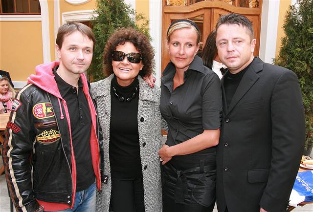 Vlasta Korec, Jitka Zelenková, Vendula Svobodová a Petr Muk na tiskové konferenci Nadaního fondu Kapka nadje