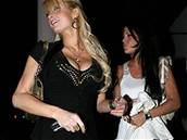 Paris Hiltonová s kamarádkou vyrazila na noní party